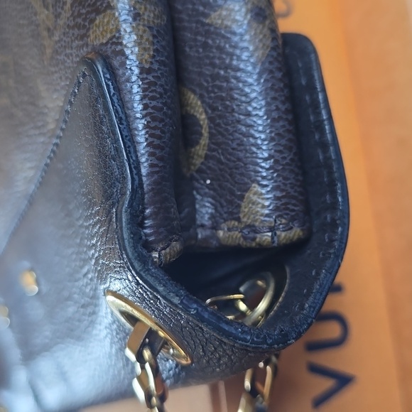 Louis Vuitton, Pallas Shoulder/Crossbody Chain Monogram Canvas Bag with Calfskin - Picture 8 of 16